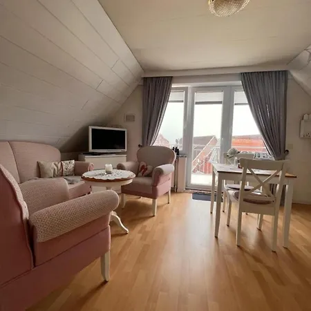 6 Im Haus Sylvia, *