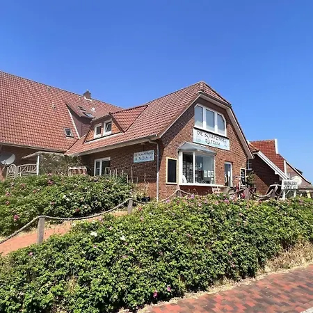 6 Im Haus Sylvia, *